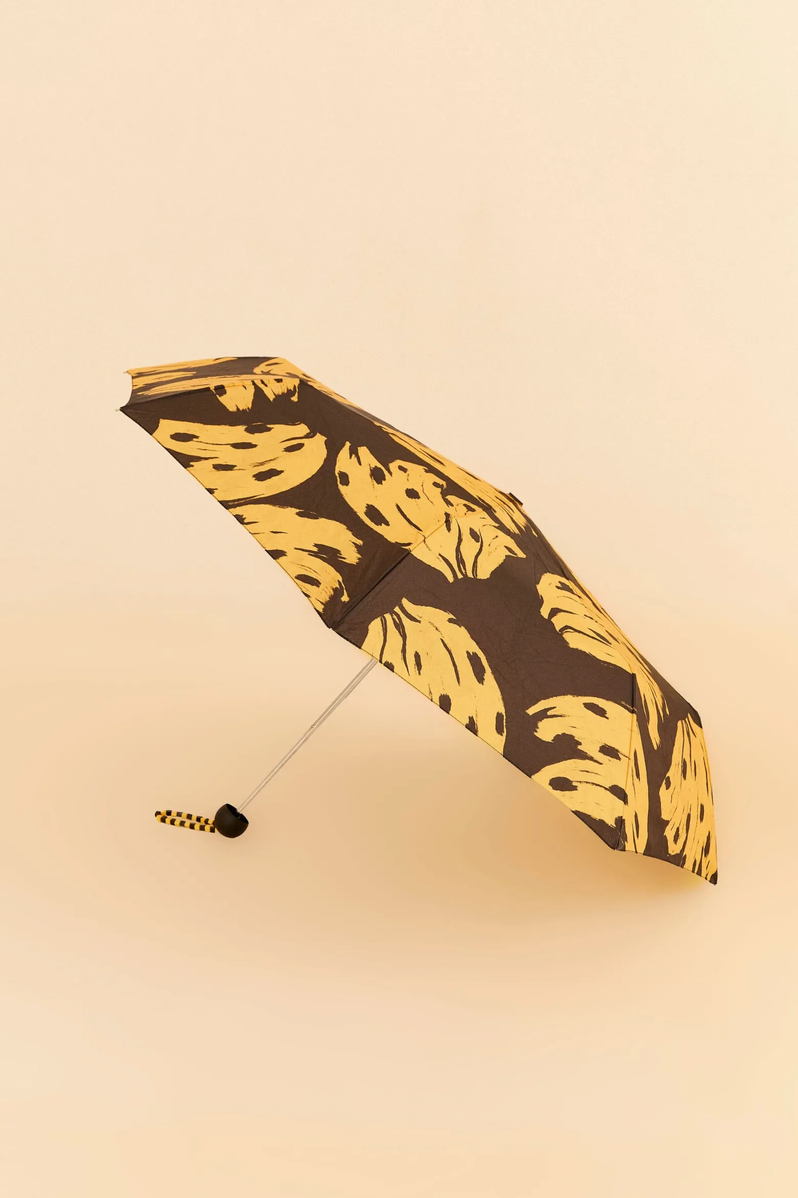 BLACK BOSSA BANANA UMBRELLA