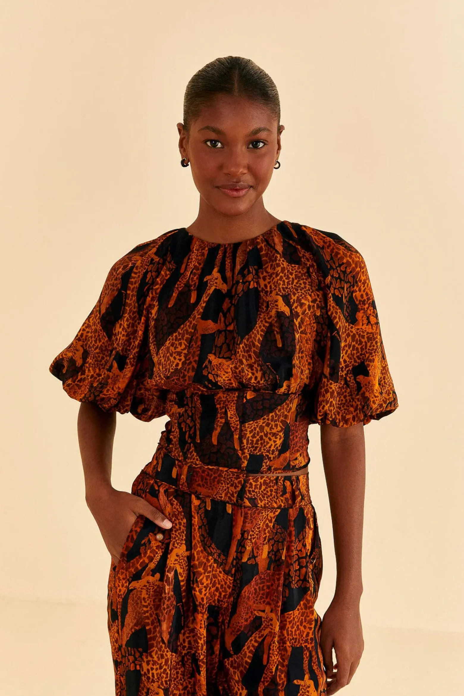 BLACK GIRAFFES PUFF SLEEVE BLOUSE