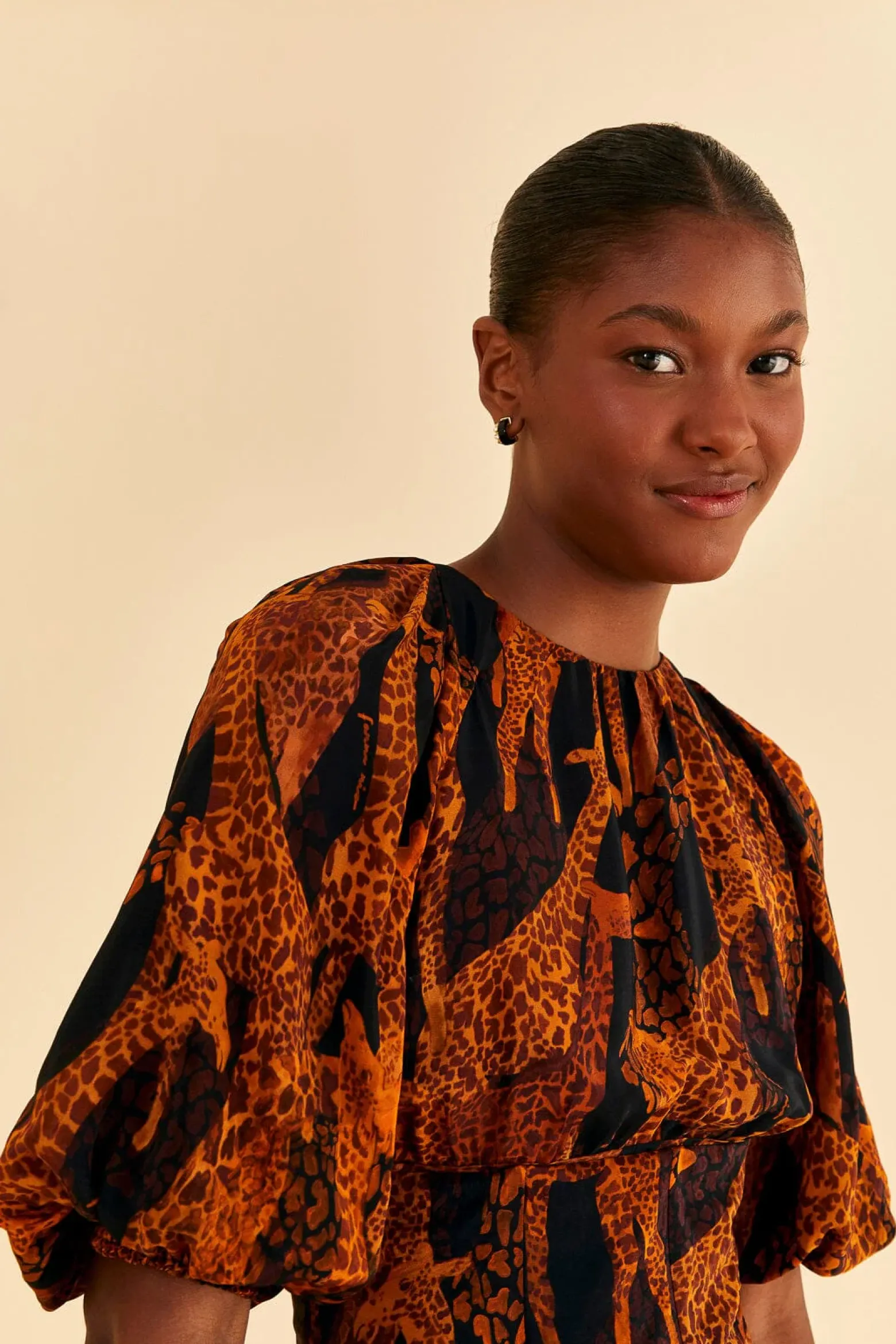 BLACK GIRAFFES PUFF SLEEVE BLOUSE