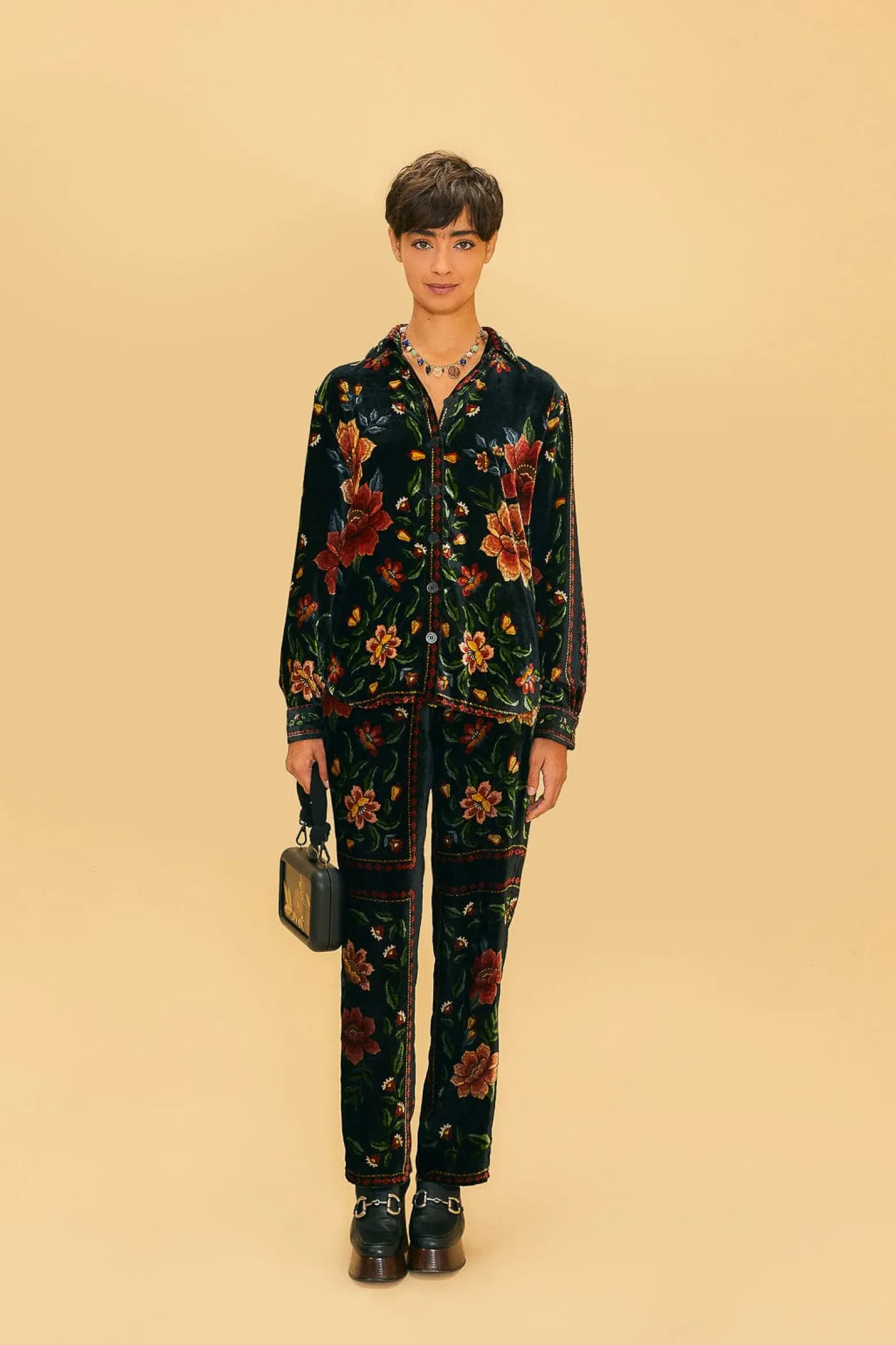 BLACK MACAWS GARDEN PANTS