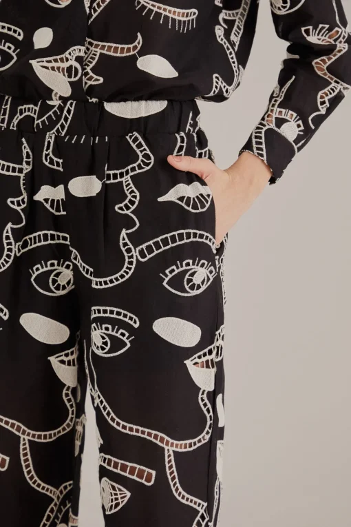  BLACK RICHELIEU FACES PANTS