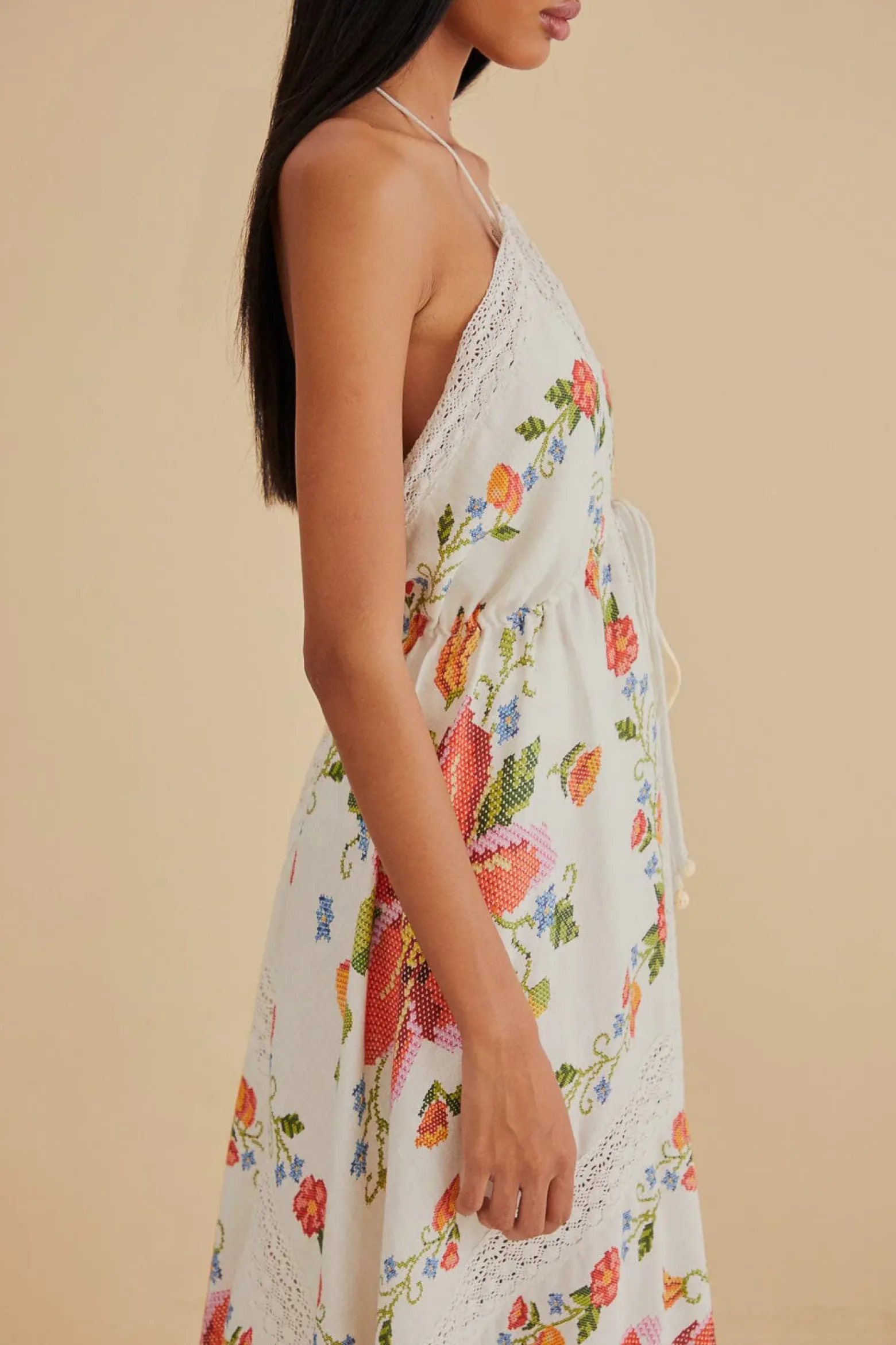 WHITE BANANA VITAMIN LACE COVER UP